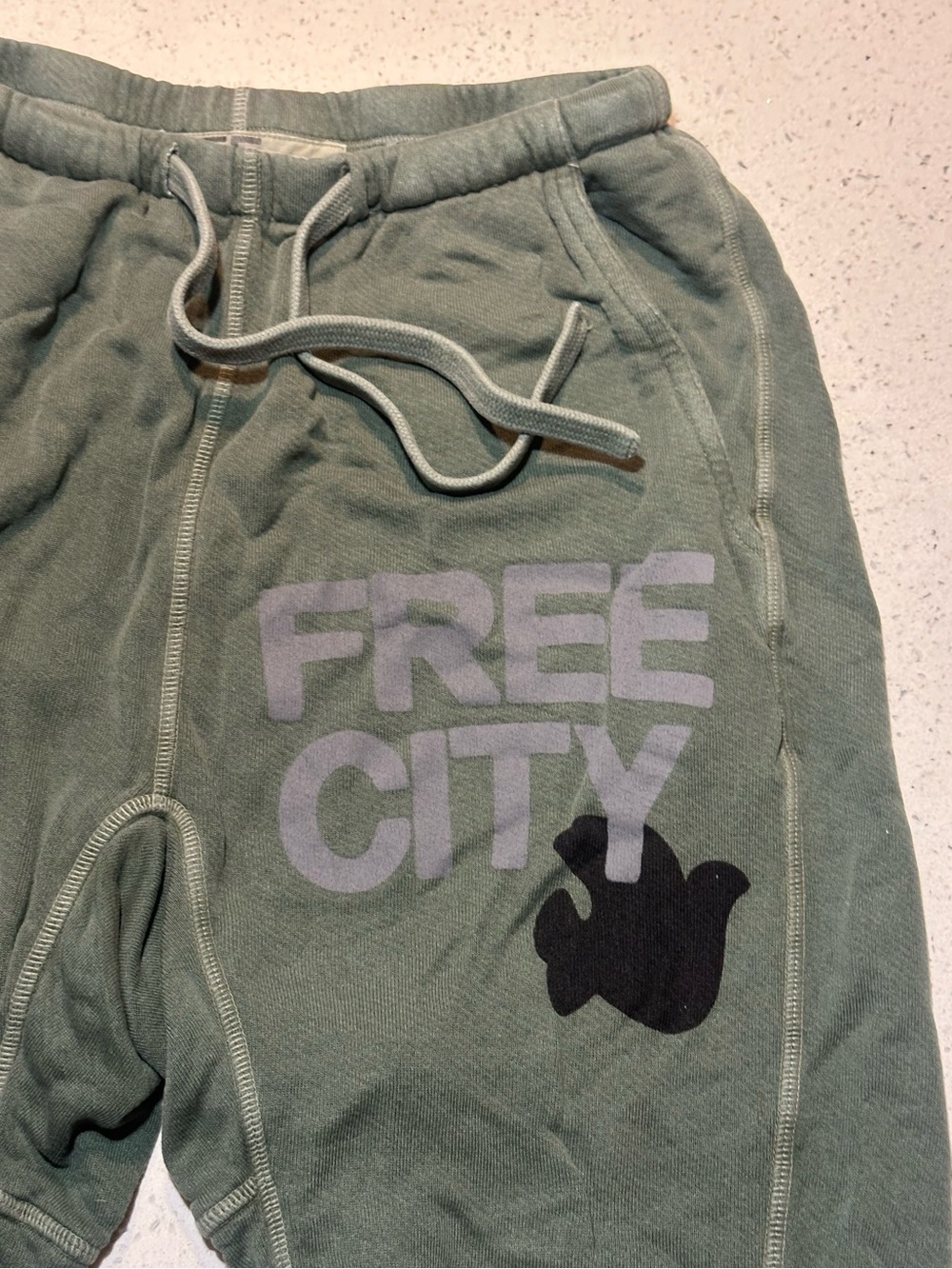 Freecity / SUPERFLUFF POCKET LUX sweatpant - bush, EUC